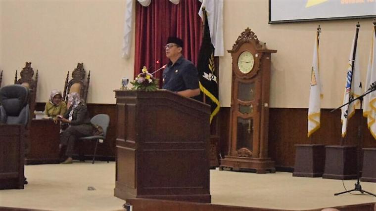 Hadiri Sidang Paripurna, Gubernur WH Boyong 5 Kabiro Anyar